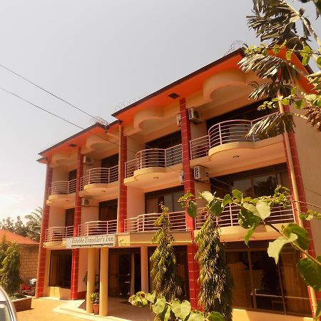 Entebbe Traveller'S Hotel Ngoại thất bức ảnh