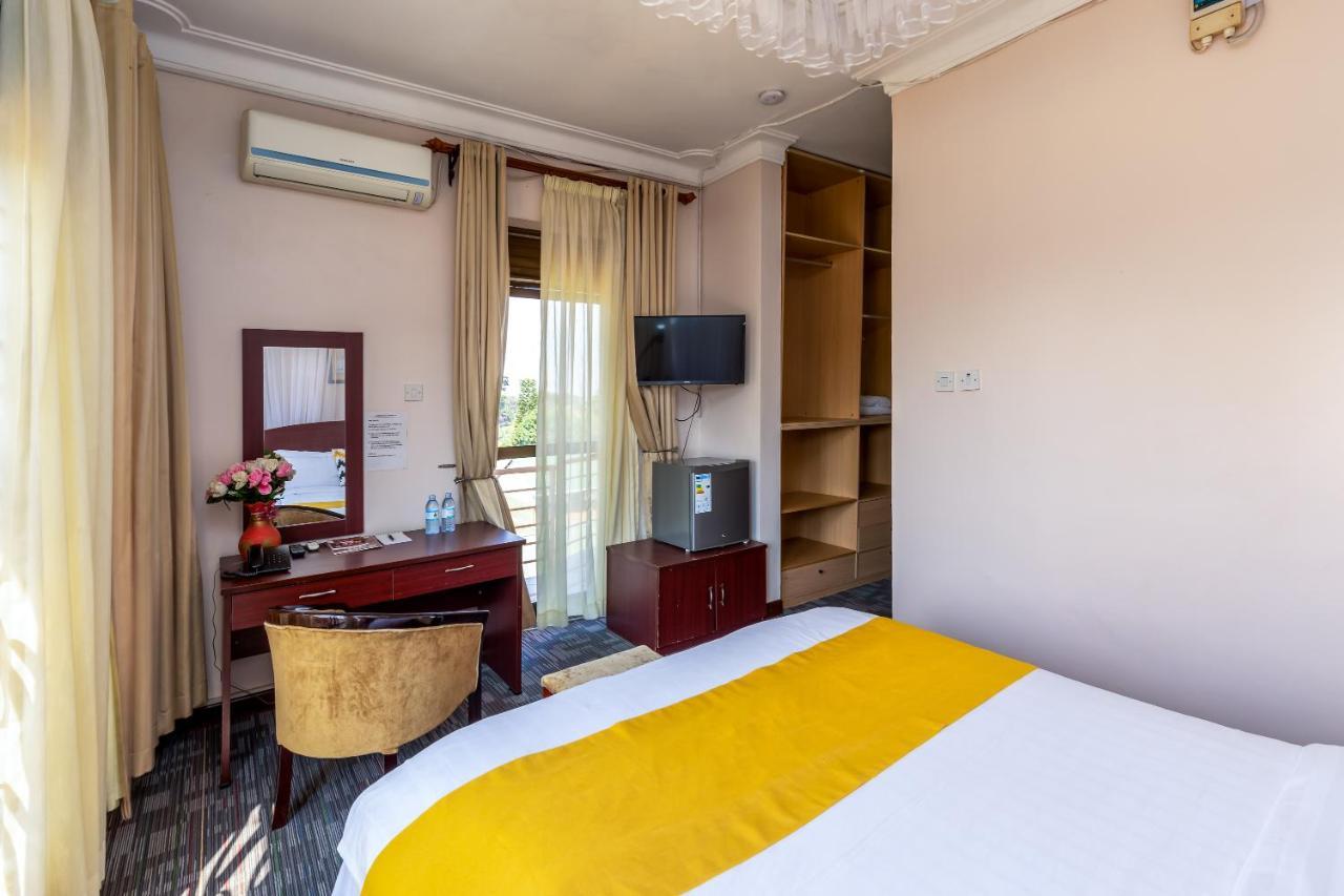 Entebbe Traveller'S Hotel Ngoại thất bức ảnh