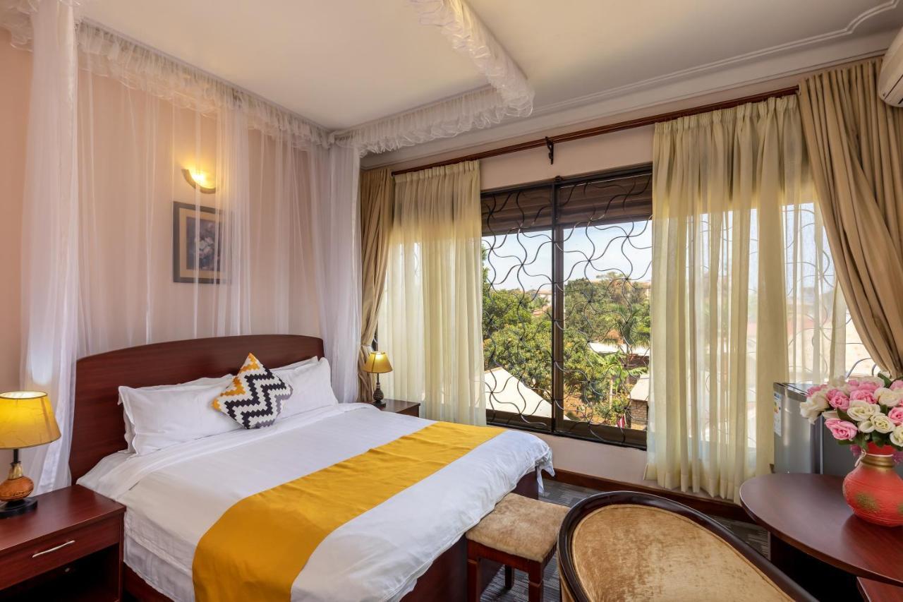 Entebbe Traveller'S Hotel Ngoại thất bức ảnh