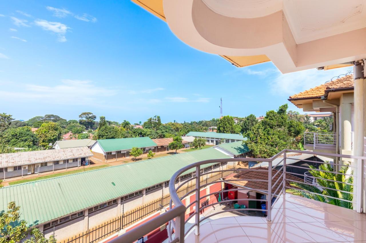 Entebbe Traveller'S Hotel Ngoại thất bức ảnh