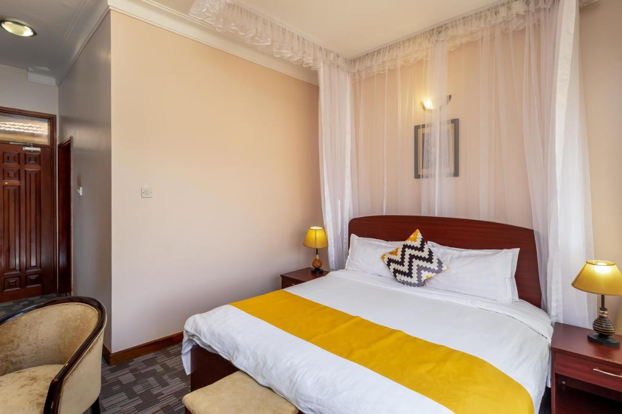 Entebbe Traveller'S Hotel Ngoại thất bức ảnh