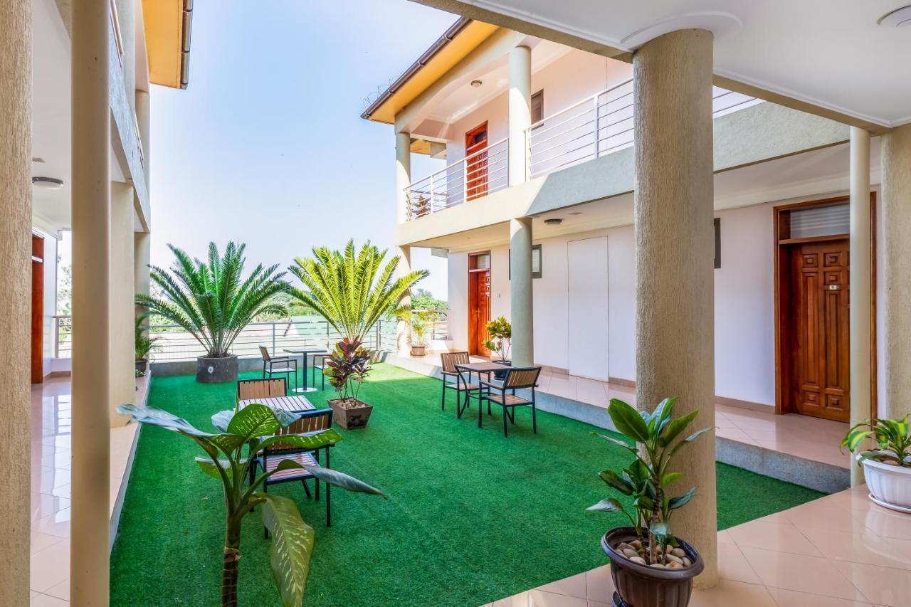 Entebbe Traveller'S Hotel Ngoại thất bức ảnh