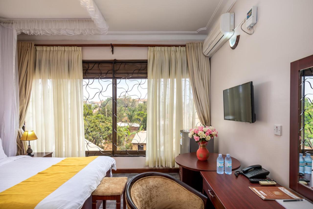 Entebbe Traveller'S Hotel Ngoại thất bức ảnh