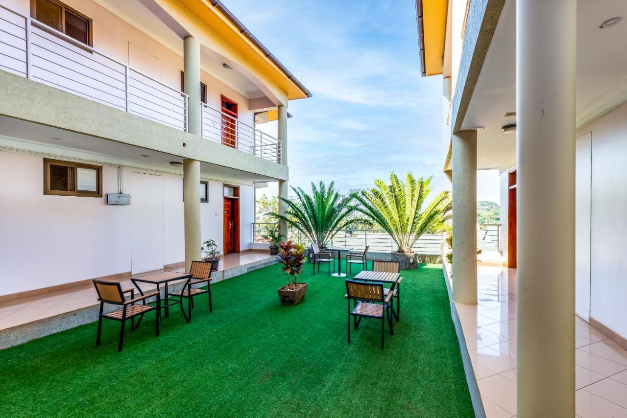 Entebbe Traveller'S Hotel Ngoại thất bức ảnh