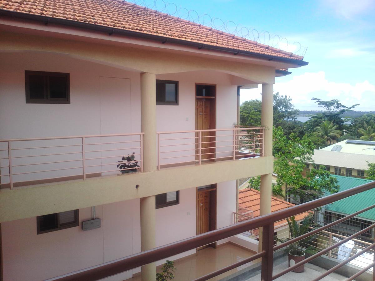 Entebbe Traveller'S Hotel Ngoại thất bức ảnh