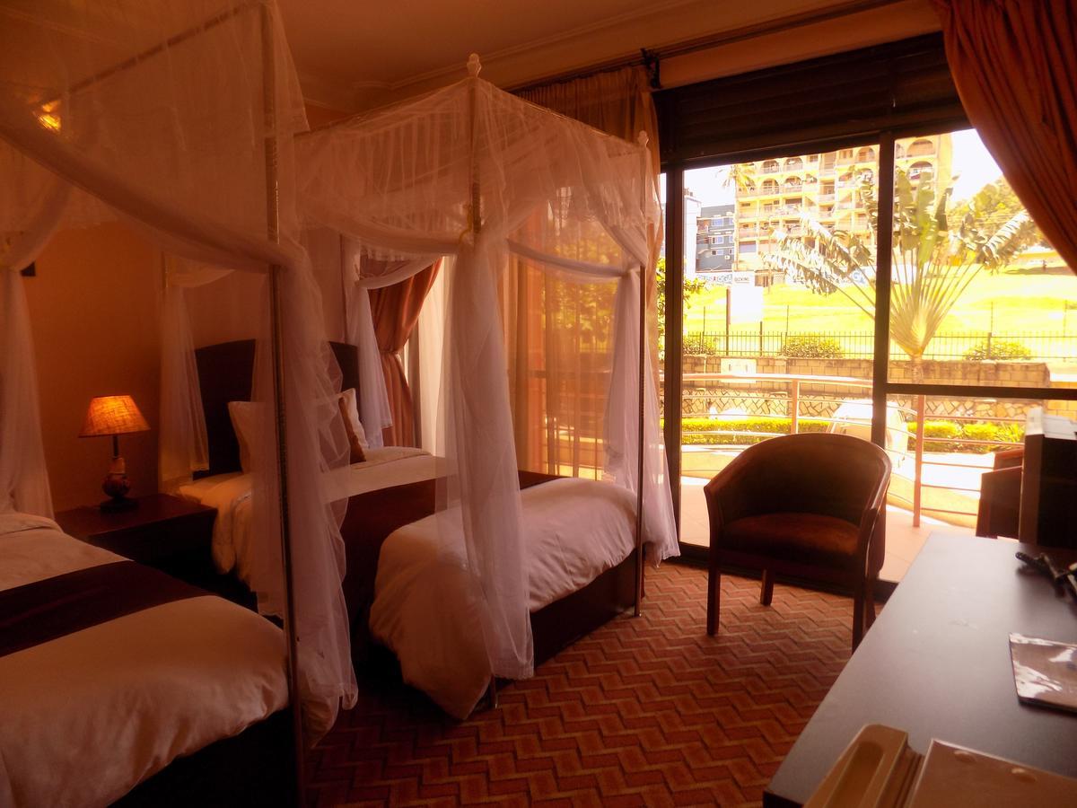 Entebbe Traveller'S Hotel Ngoại thất bức ảnh
