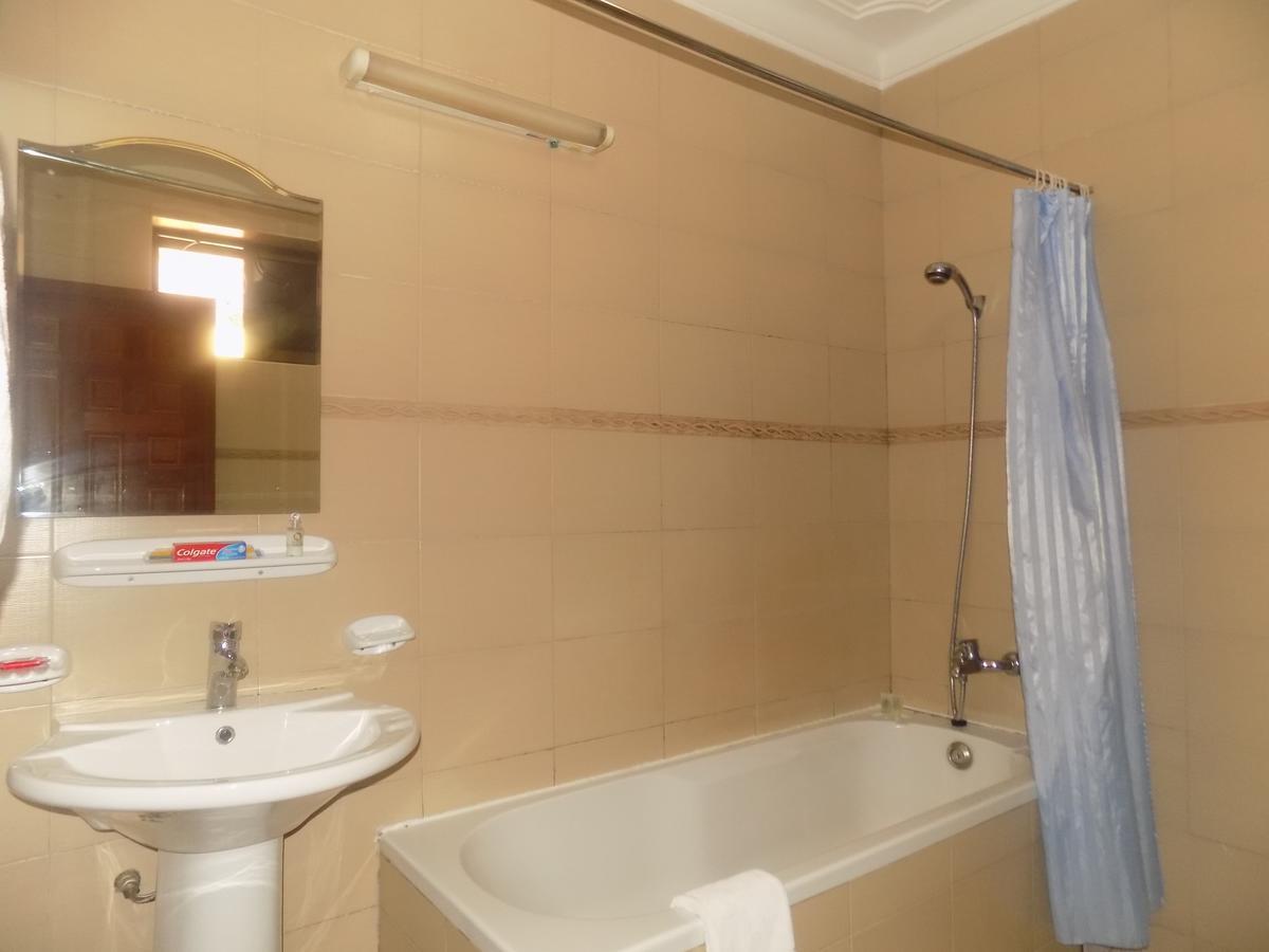 Entebbe Traveller'S Hotel Ngoại thất bức ảnh
