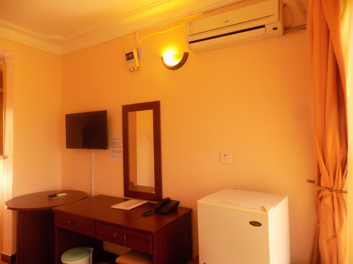 Entebbe Traveller'S Hotel Ngoại thất bức ảnh