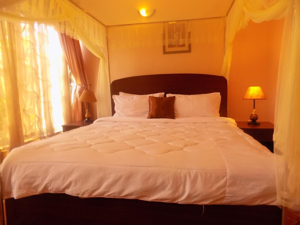 Entebbe Traveller'S Hotel Ngoại thất bức ảnh