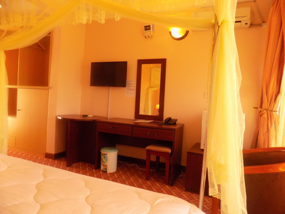 Entebbe Traveller'S Hotel Ngoại thất bức ảnh