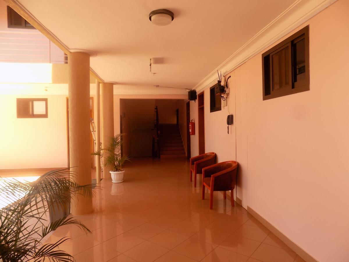 Entebbe Traveller'S Hotel Ngoại thất bức ảnh