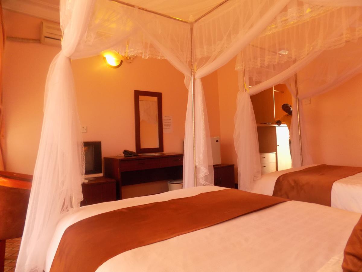 Entebbe Traveller'S Hotel Ngoại thất bức ảnh
