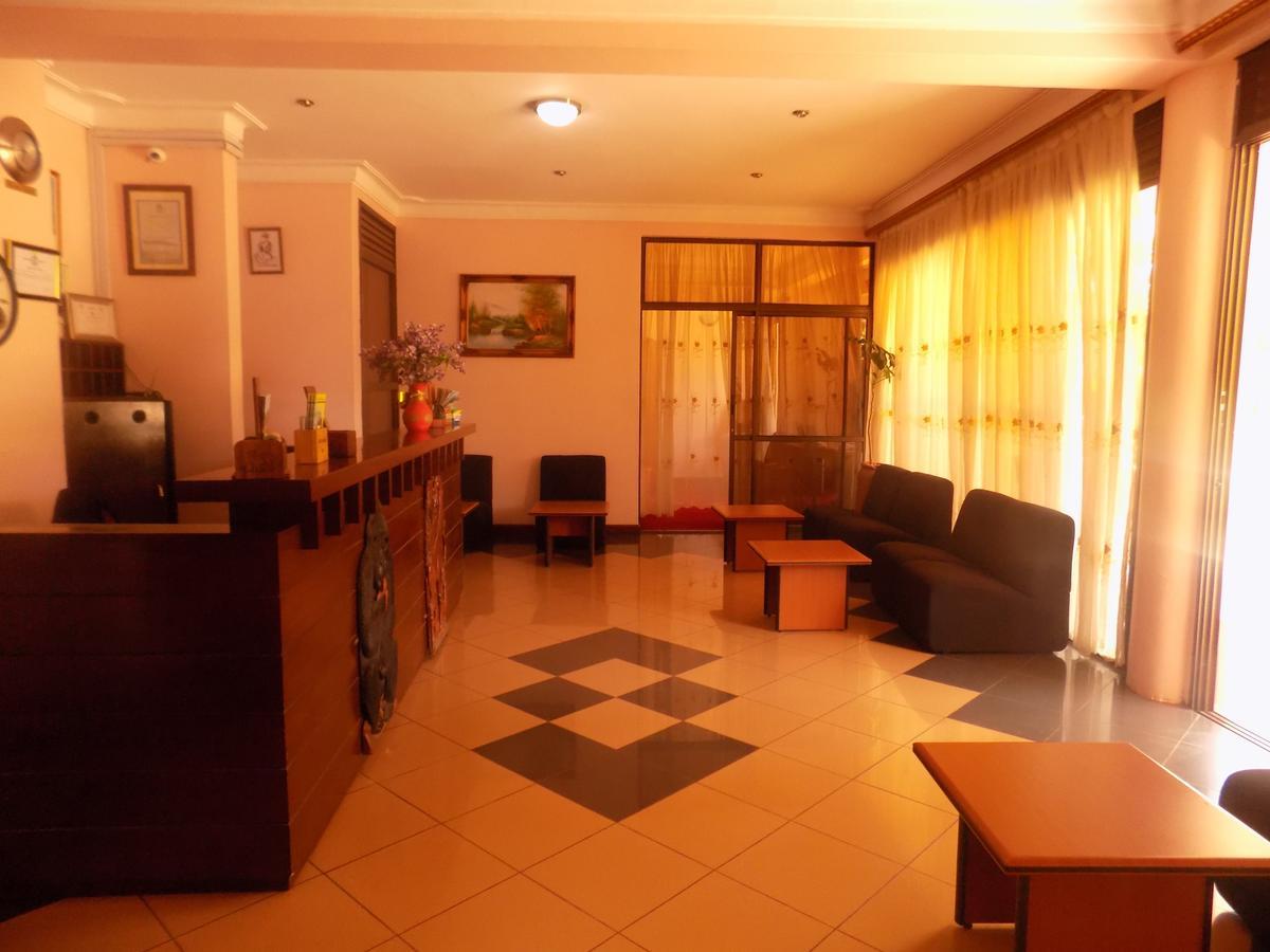 Entebbe Traveller'S Hotel Ngoại thất bức ảnh