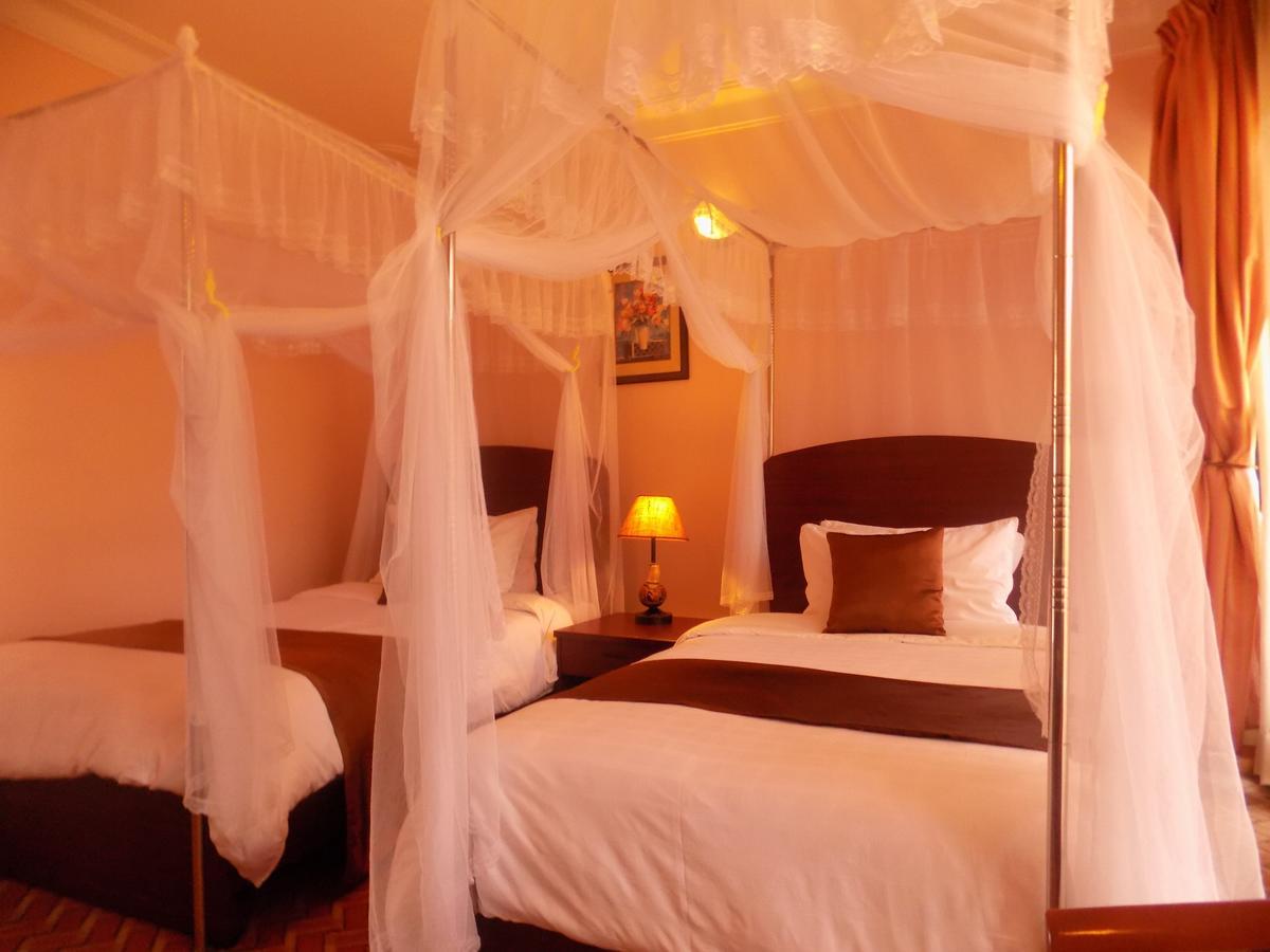 Entebbe Traveller'S Hotel Ngoại thất bức ảnh