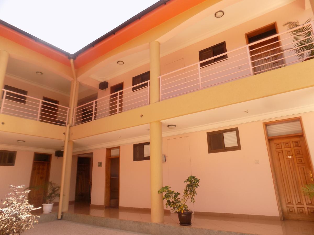 Entebbe Traveller'S Hotel Ngoại thất bức ảnh
