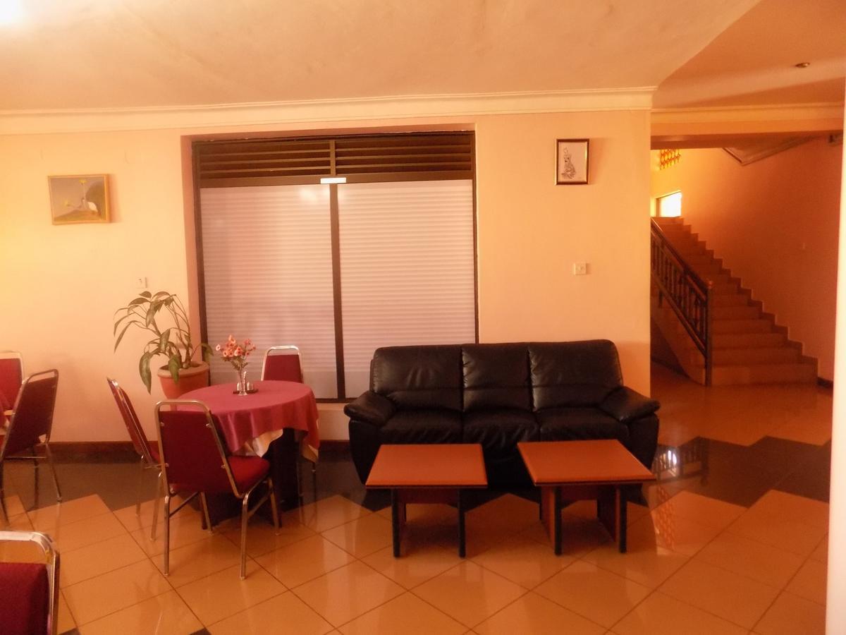 Entebbe Traveller'S Hotel Ngoại thất bức ảnh