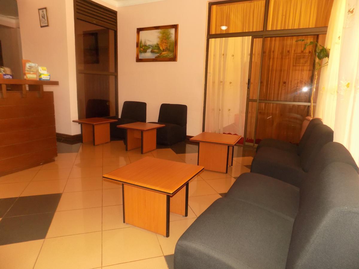 Entebbe Traveller'S Hotel Ngoại thất bức ảnh