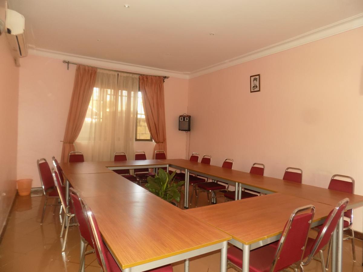 Entebbe Traveller'S Hotel Ngoại thất bức ảnh